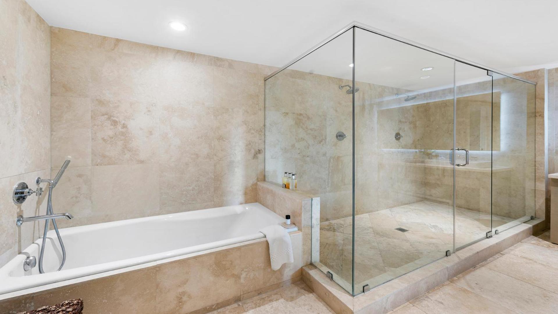 Luxurious Private At 1 & Homes -945