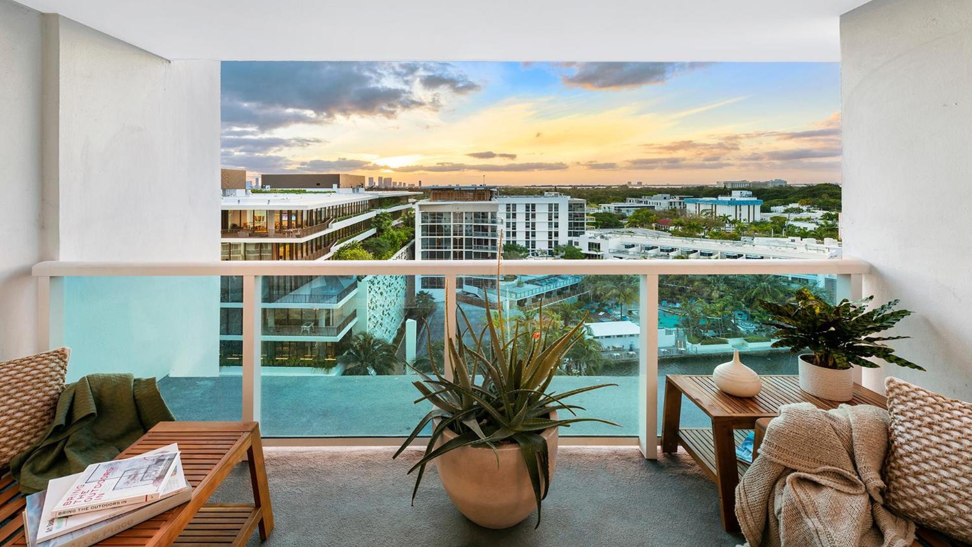 Luxurious Private At 1 & Homes -945