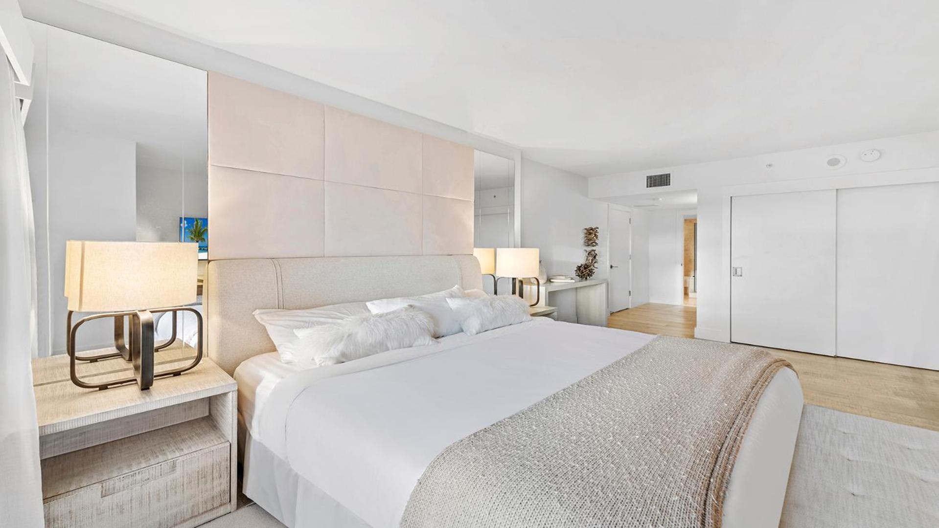 Luxurious Private At 1 & Homes -945