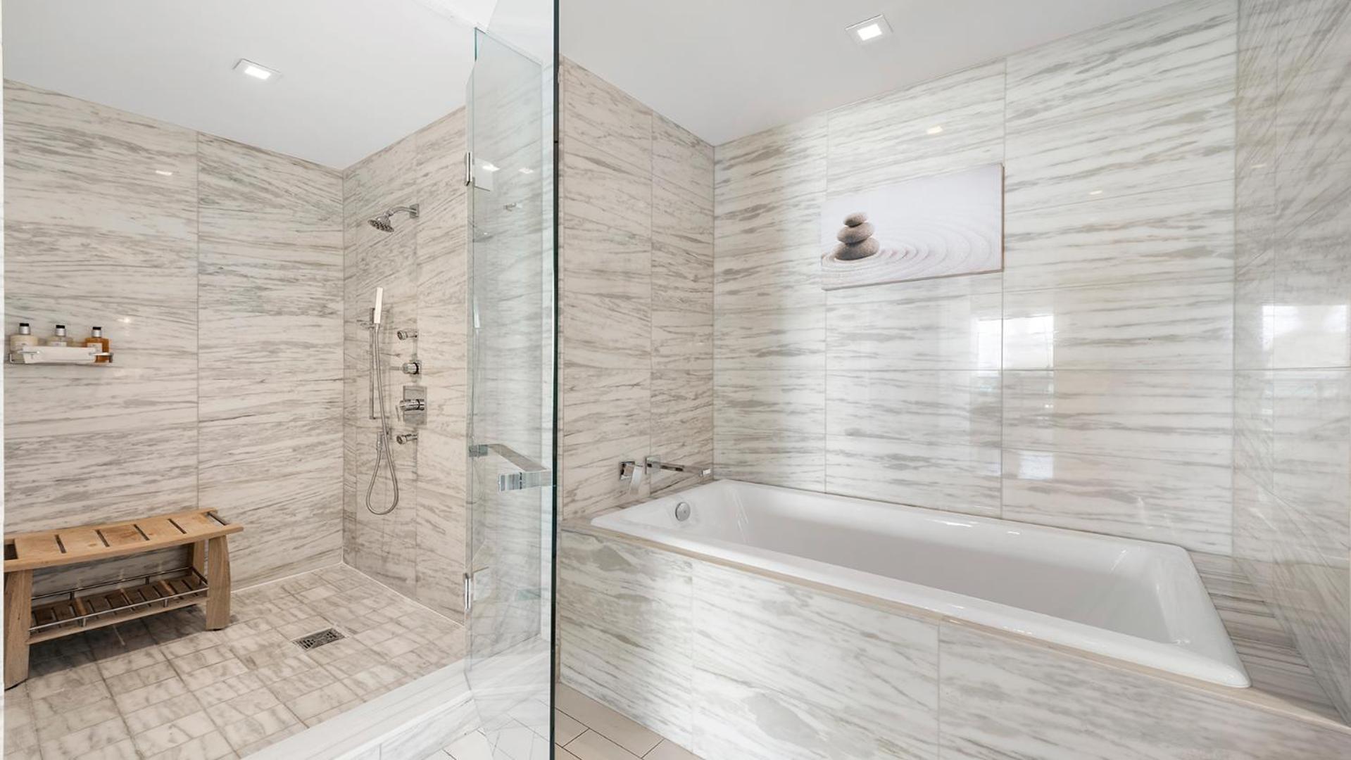 Private At W South - 811 Apartment