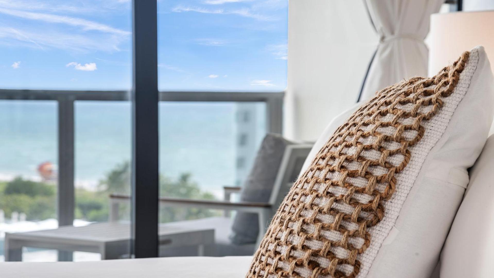 Private At W South - 811 Apartment