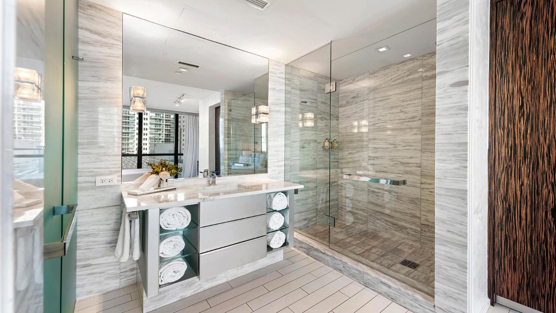 Private At W South - 811 Apartment *