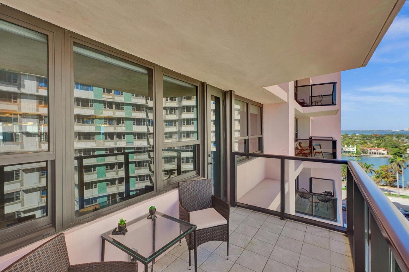 Classic Amenities Steps From The With Gym And Pool 1208 Apartment