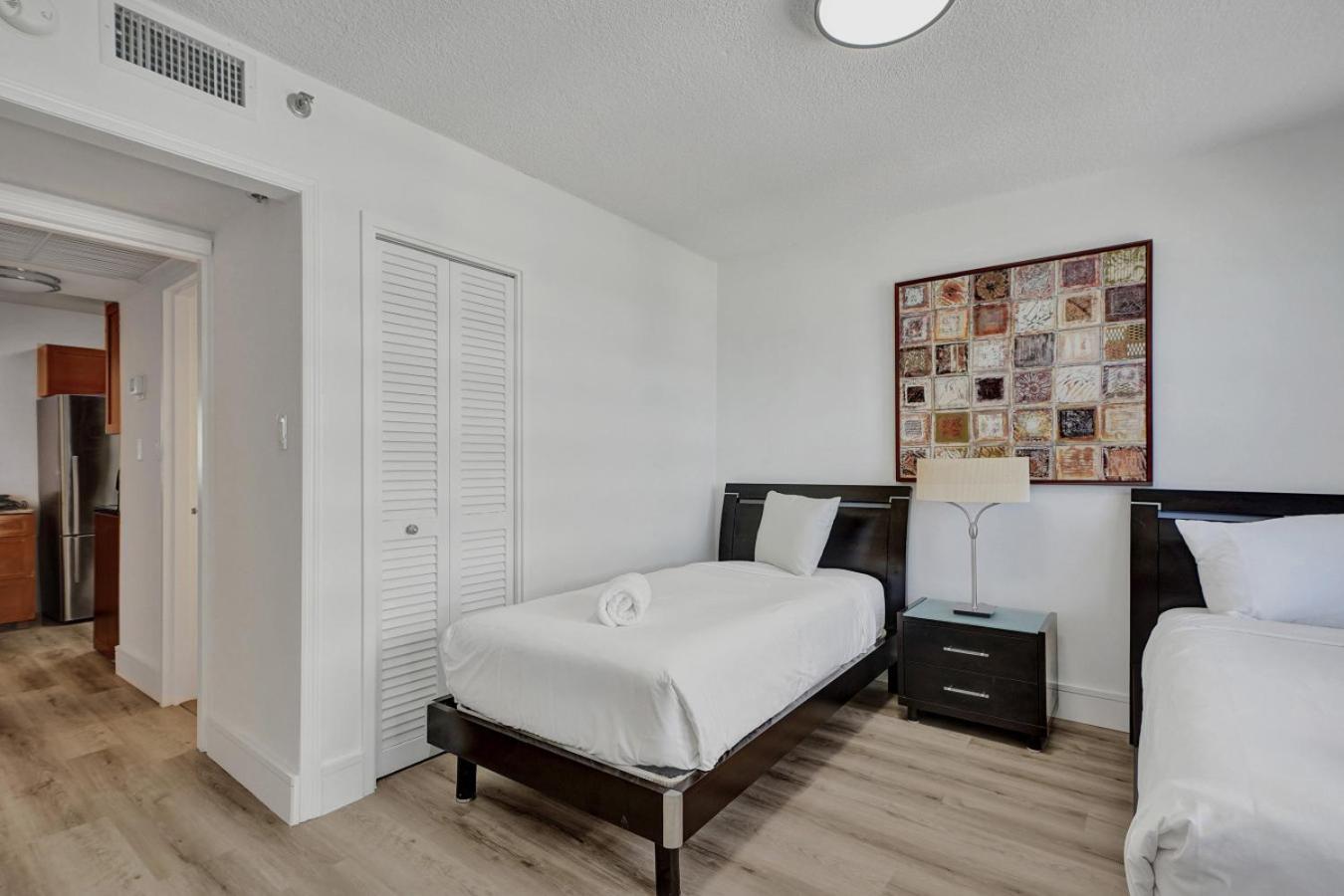 Classic Amenities Steps From The With Gym And Pool 1208 Miami Beach