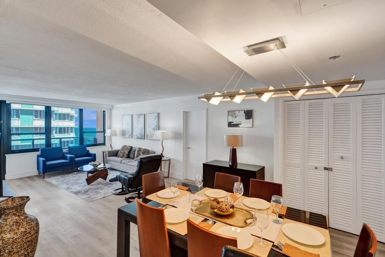 Classic Amenities Steps From The With Gym And Pool 1208 *