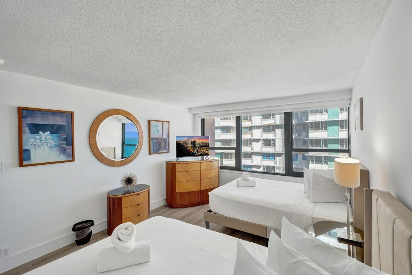 Classic Amenities Steps From The With Gym And Pool 1208 Apartment