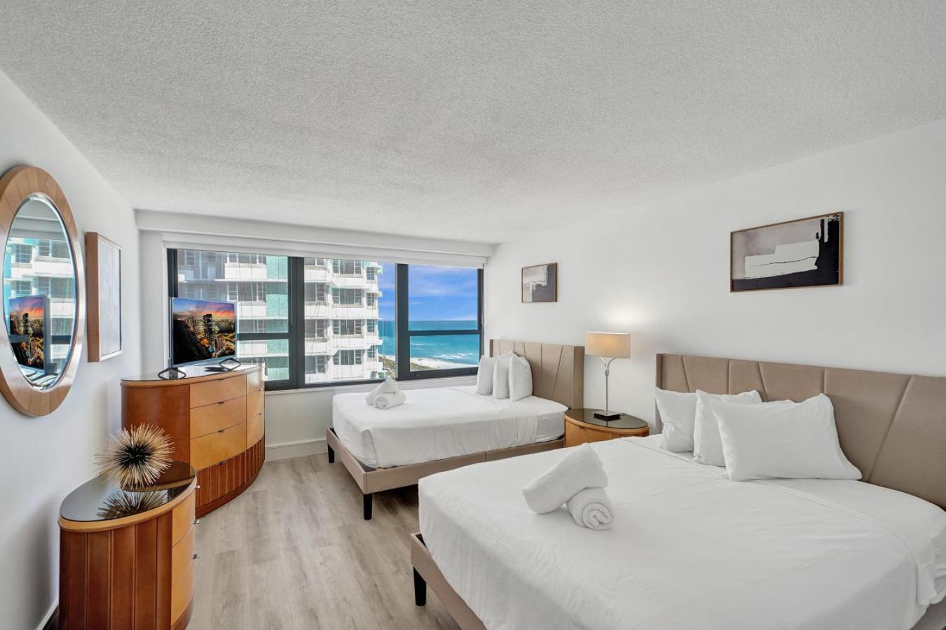 Classic Amenities Steps From The With Gym And Pool 1208 Apartment *