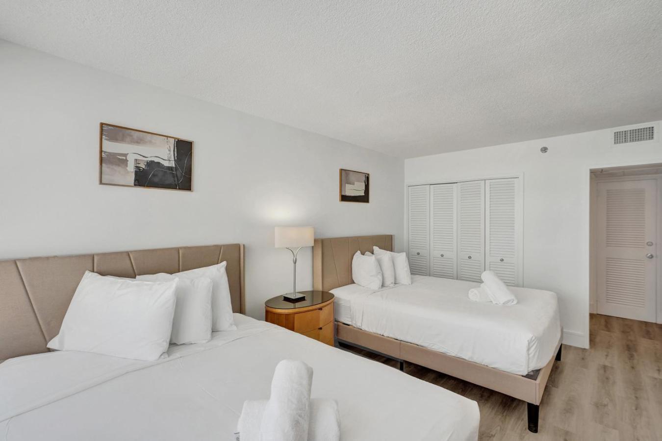 Apartment Classic Amenities Steps From The With Gym And Pool 1208 *