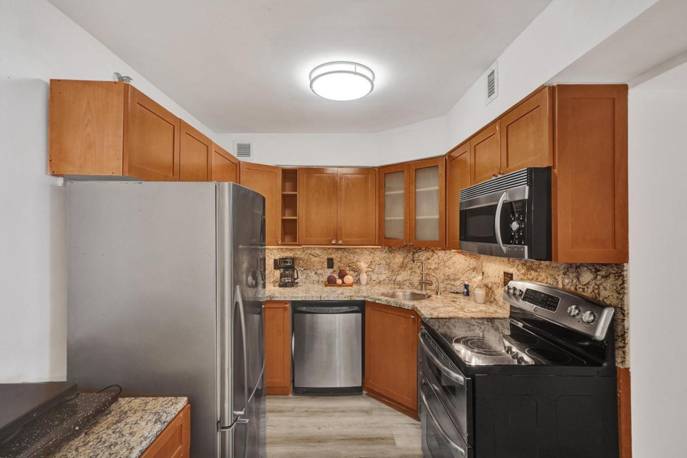 Classic Amenities Steps From The With Gym And Pool 1208 Miami Beach