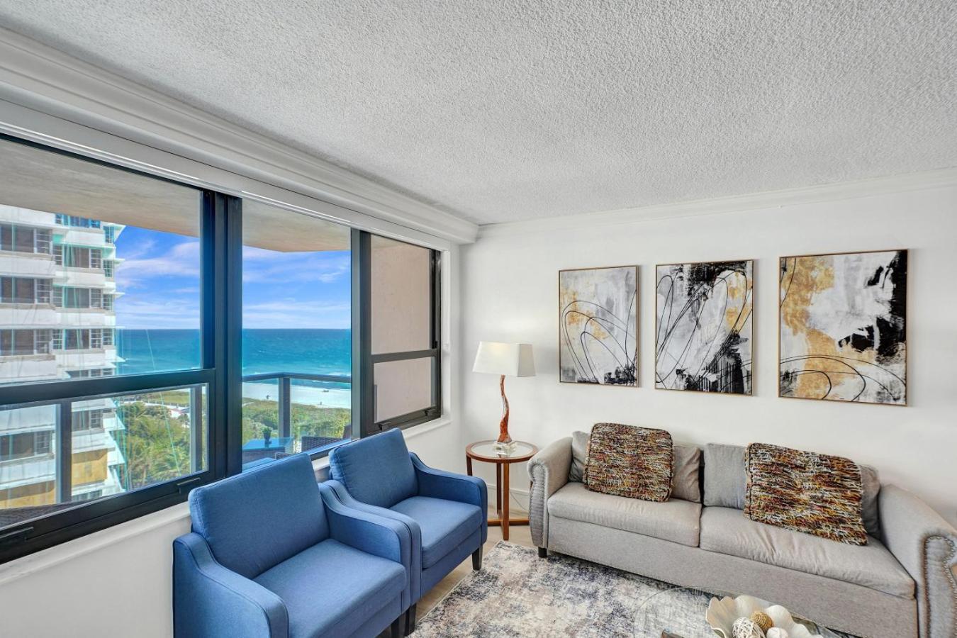 Apartment Classic Amenities Steps From The With Gym And Pool 1208 *