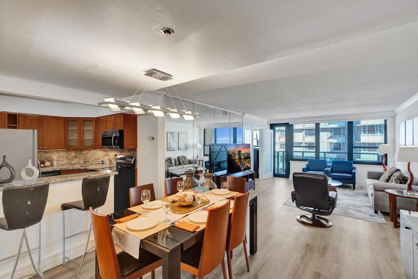 Classic Amenities Steps From The With Gym And Pool 1208 Apartment Miami Beach
