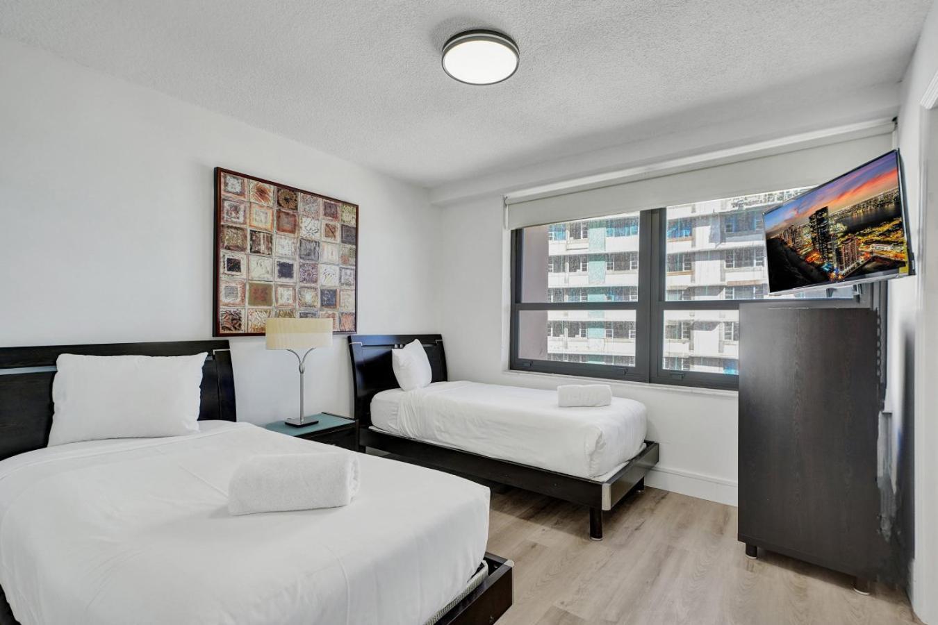 Apartment Classic Amenities Steps From The With Gym And Pool 1208 Miami Beach