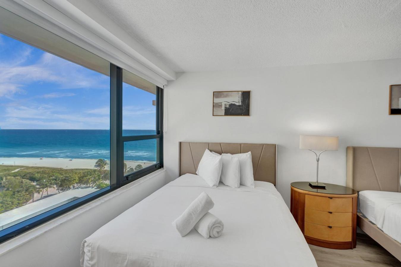 Classic Amenities Steps From The With Gym And Pool 1208 Miami Beach