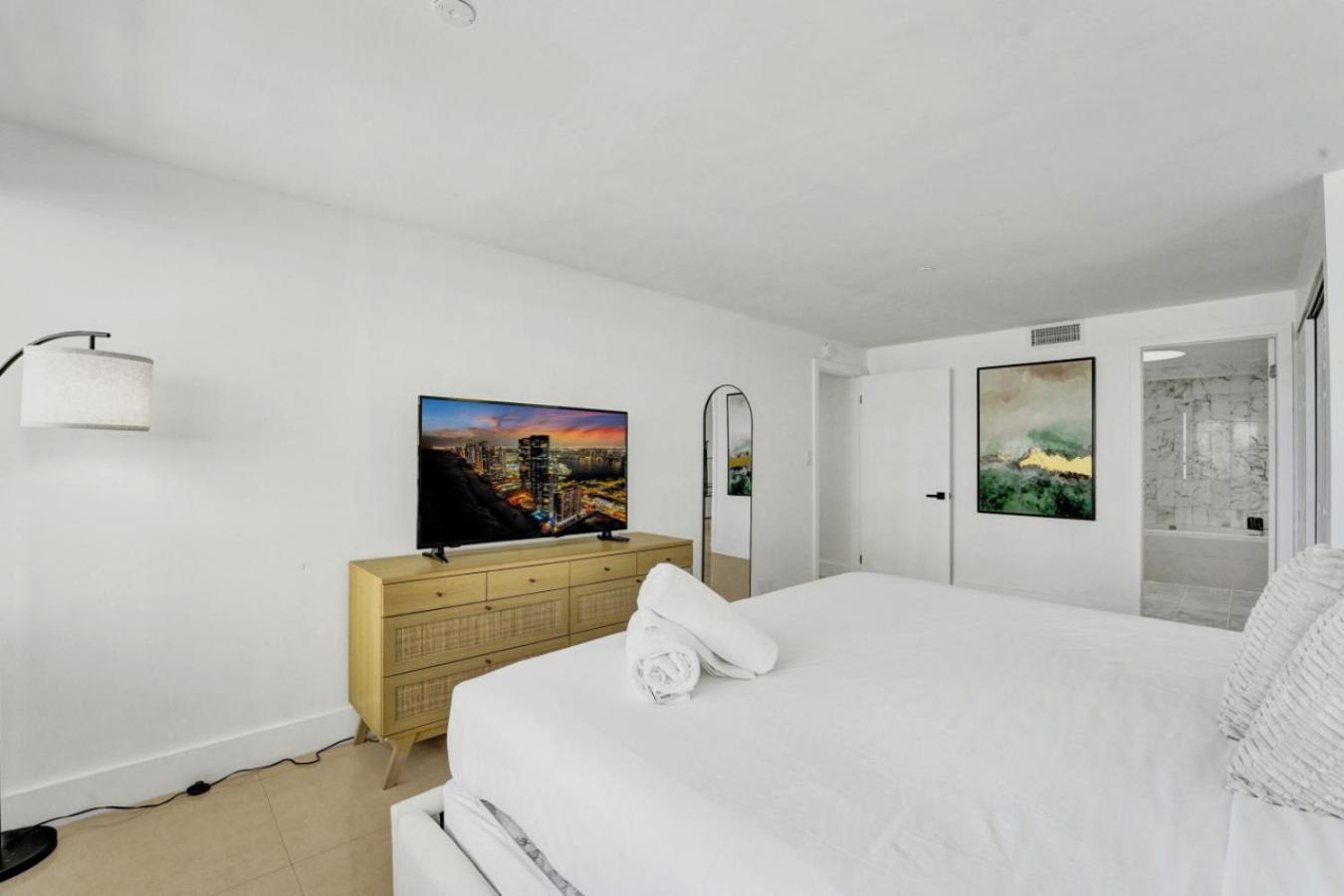 Beautiful Oceanview With Service 504 Miami Beach