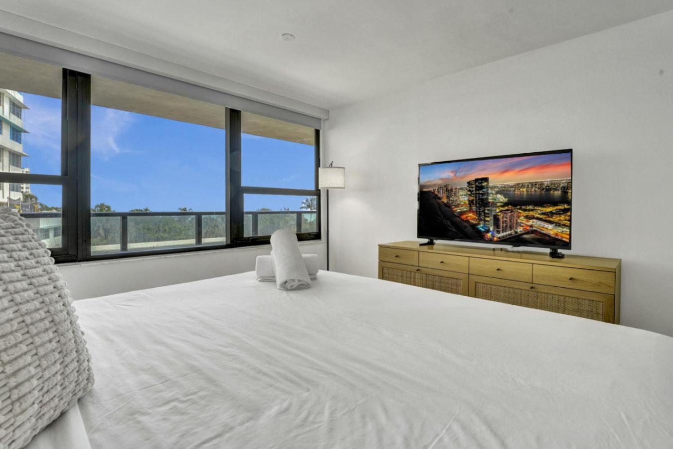 Beautiful Oceanview With Service 504 * Miami Beach