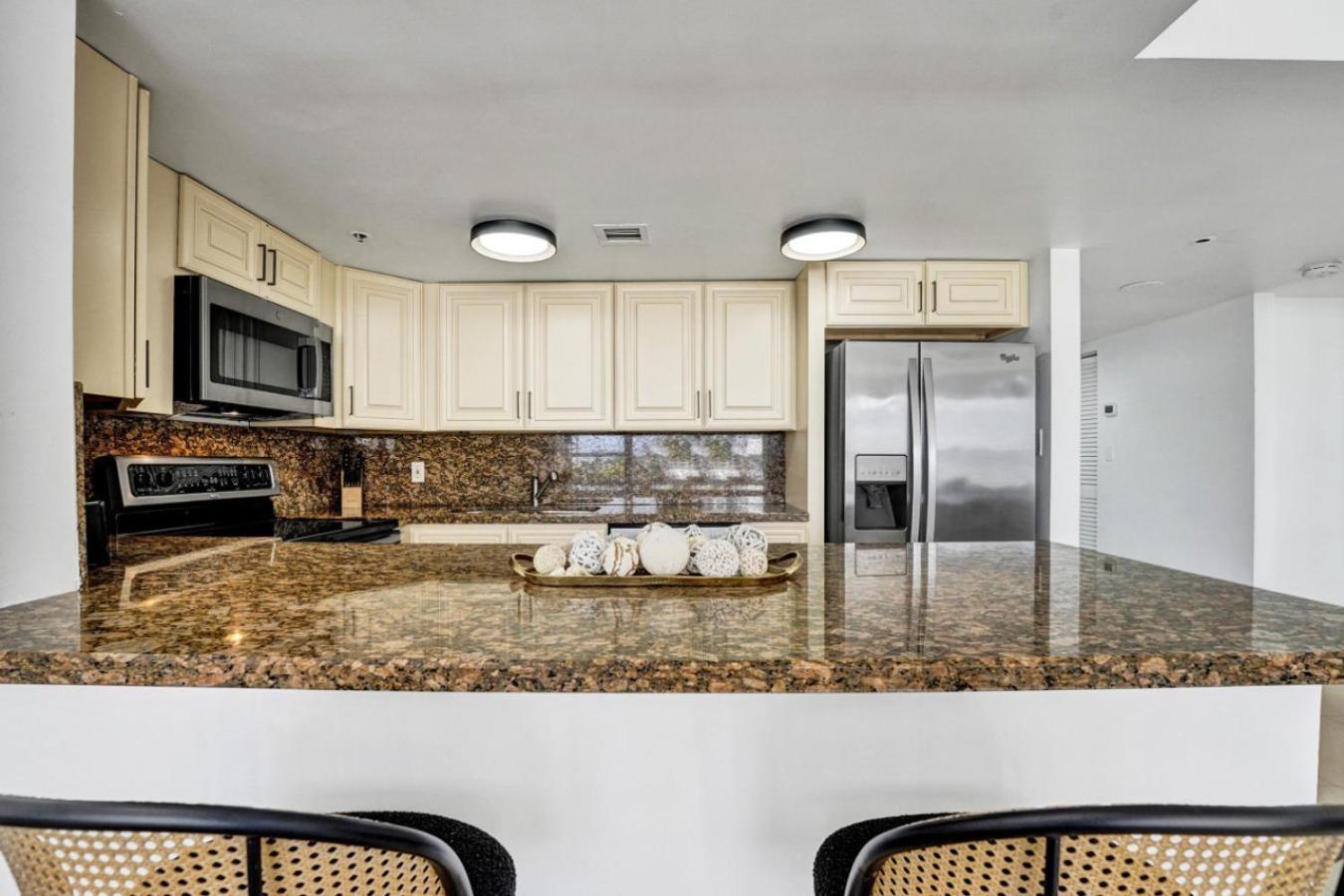 Beautiful Oceanview With Service 504 Apartment *