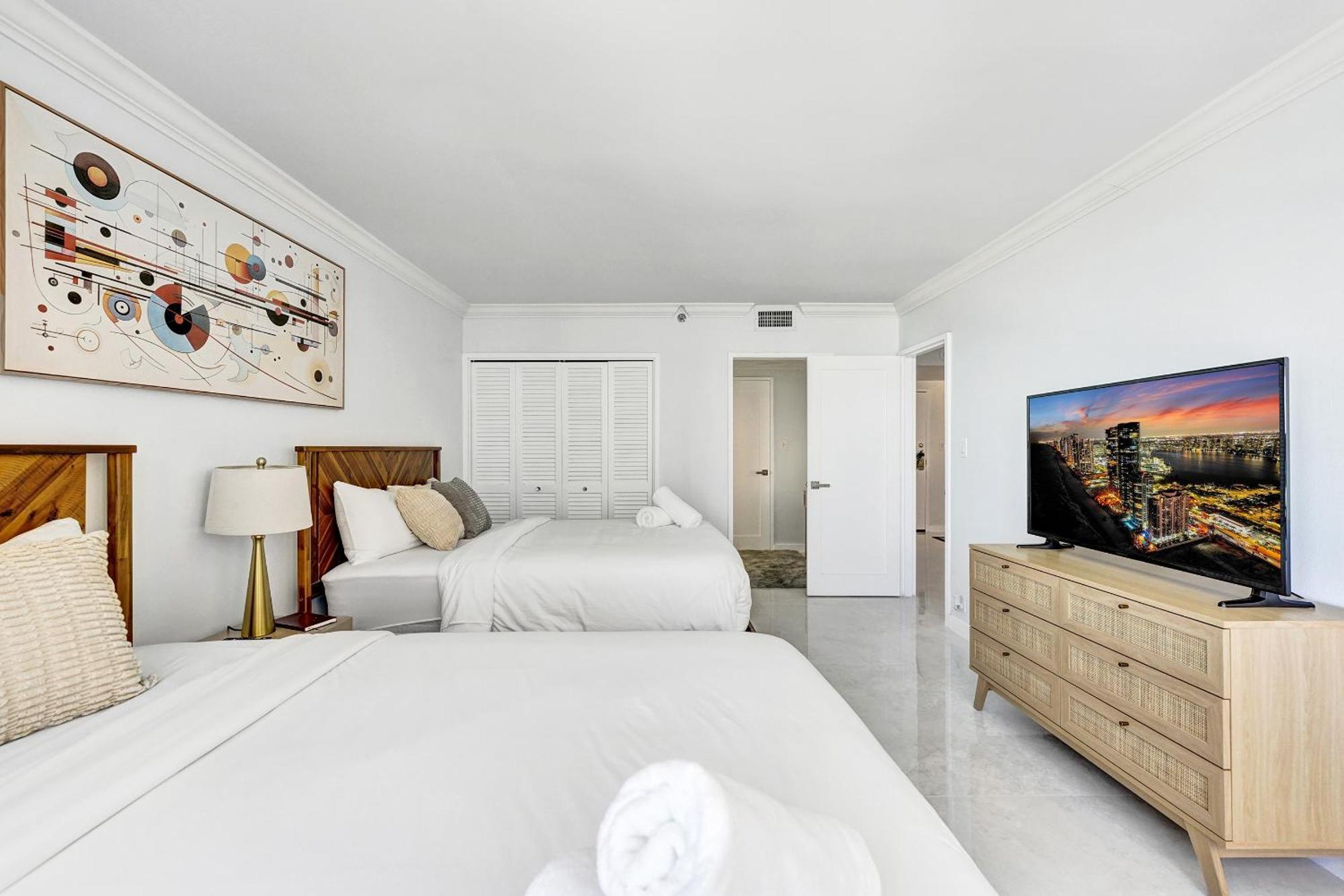 Apartment Breathtaking W Service Unit 908