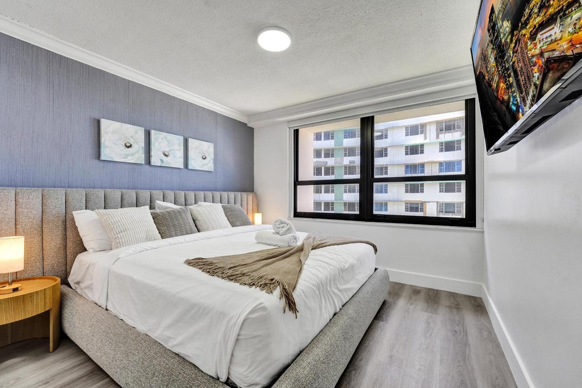 Breathtaking W Service Unit 908 Apartment *