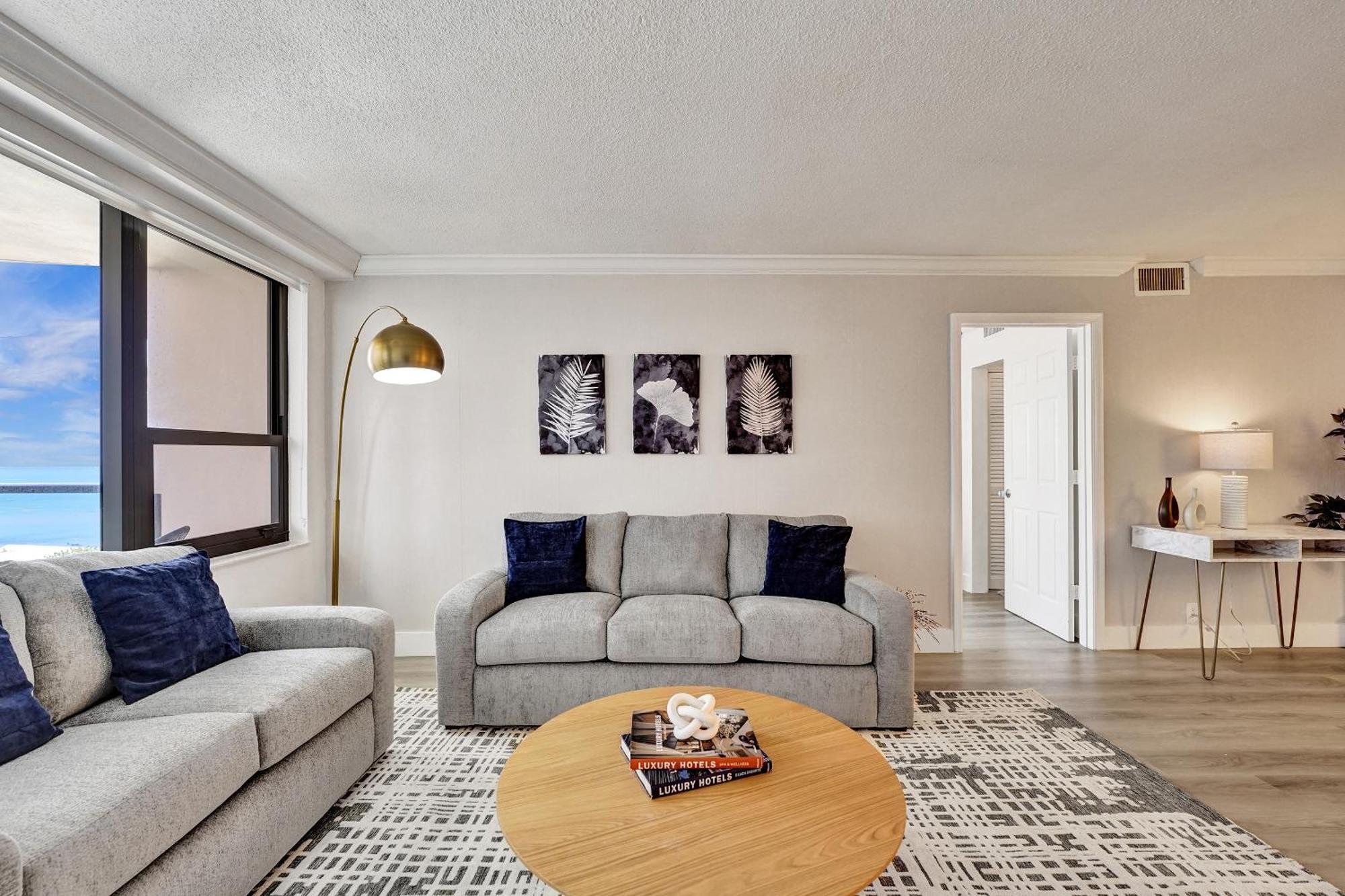 Breathtaking W Service Unit 908 Apartment