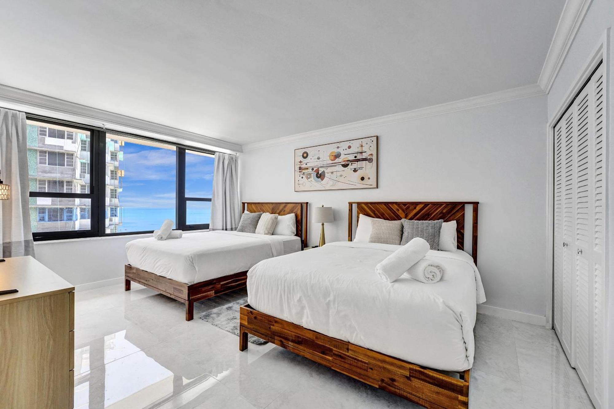 Breathtaking W Service Unit 908 Apartment *