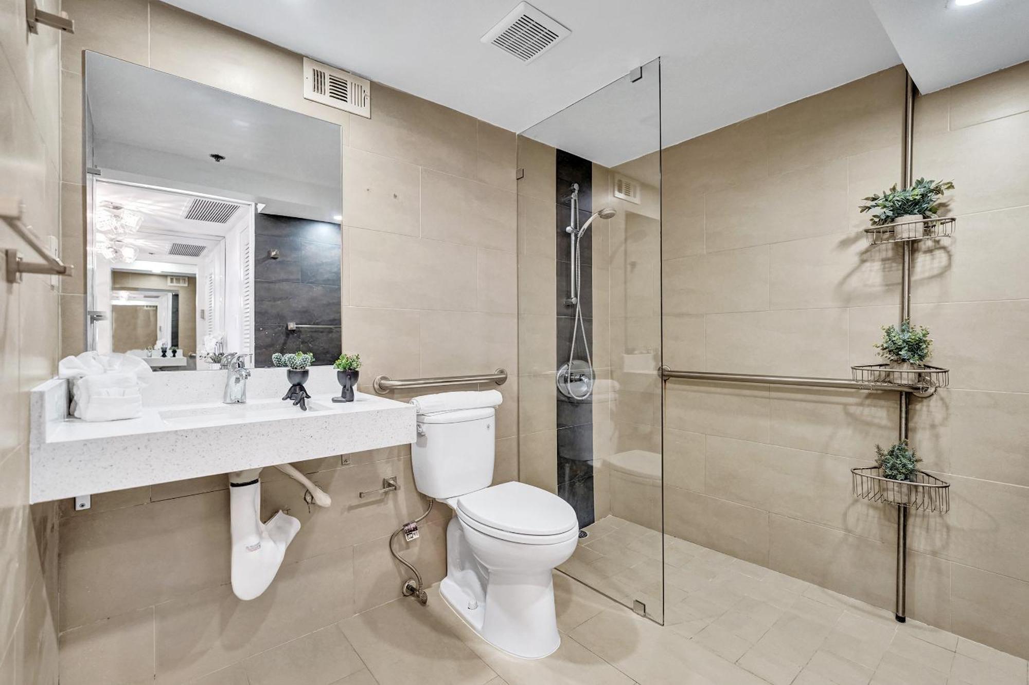 Breathtaking W Service Unit 908 Apartment