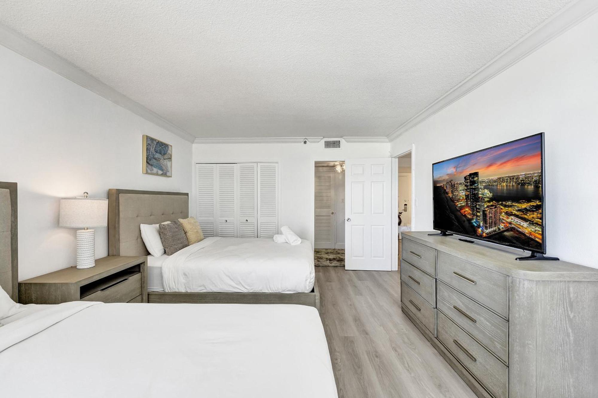 Apartment Breathtaking W Service Unit 908