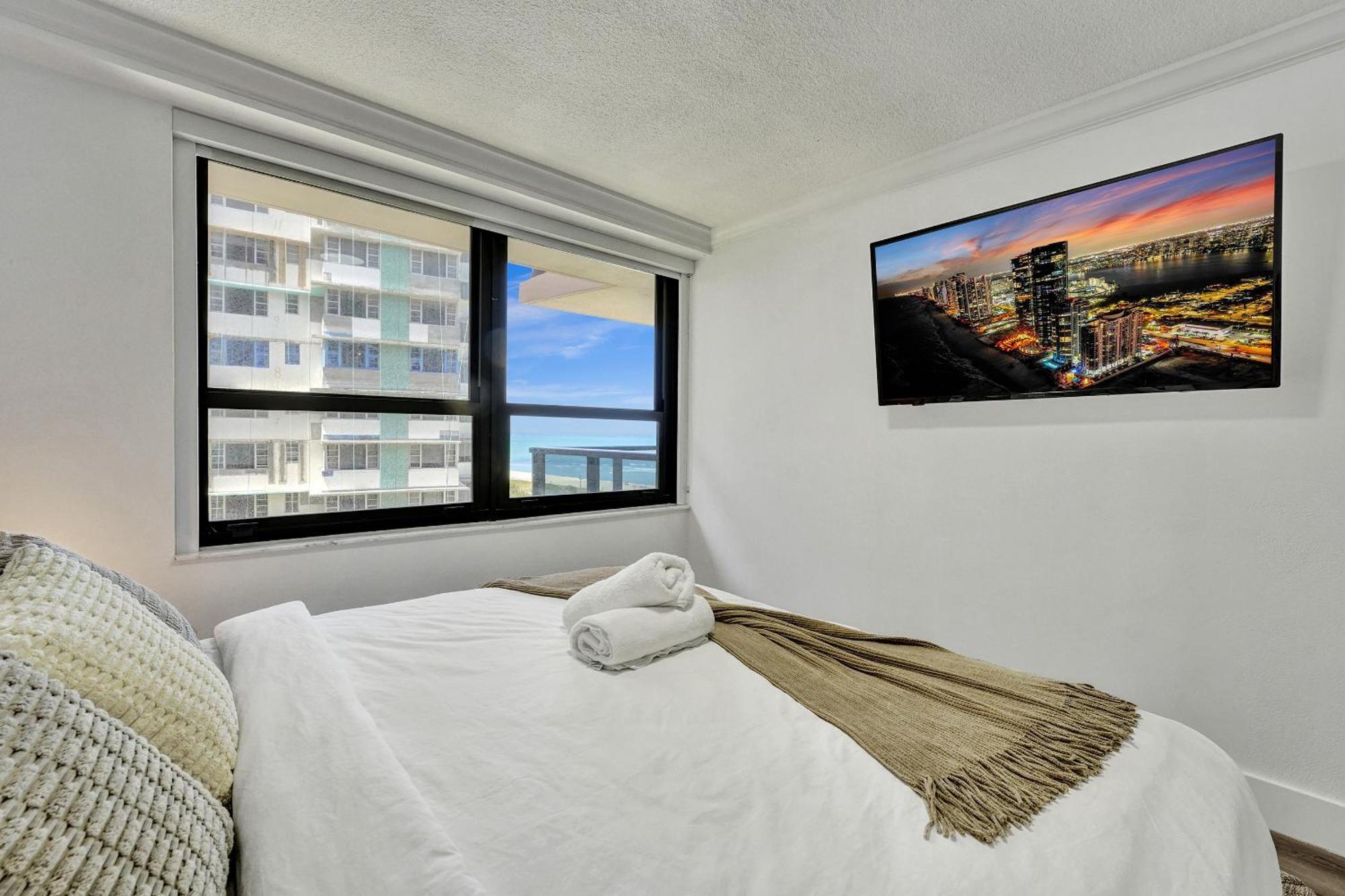 Breathtaking W Service Unit 908 Apartment