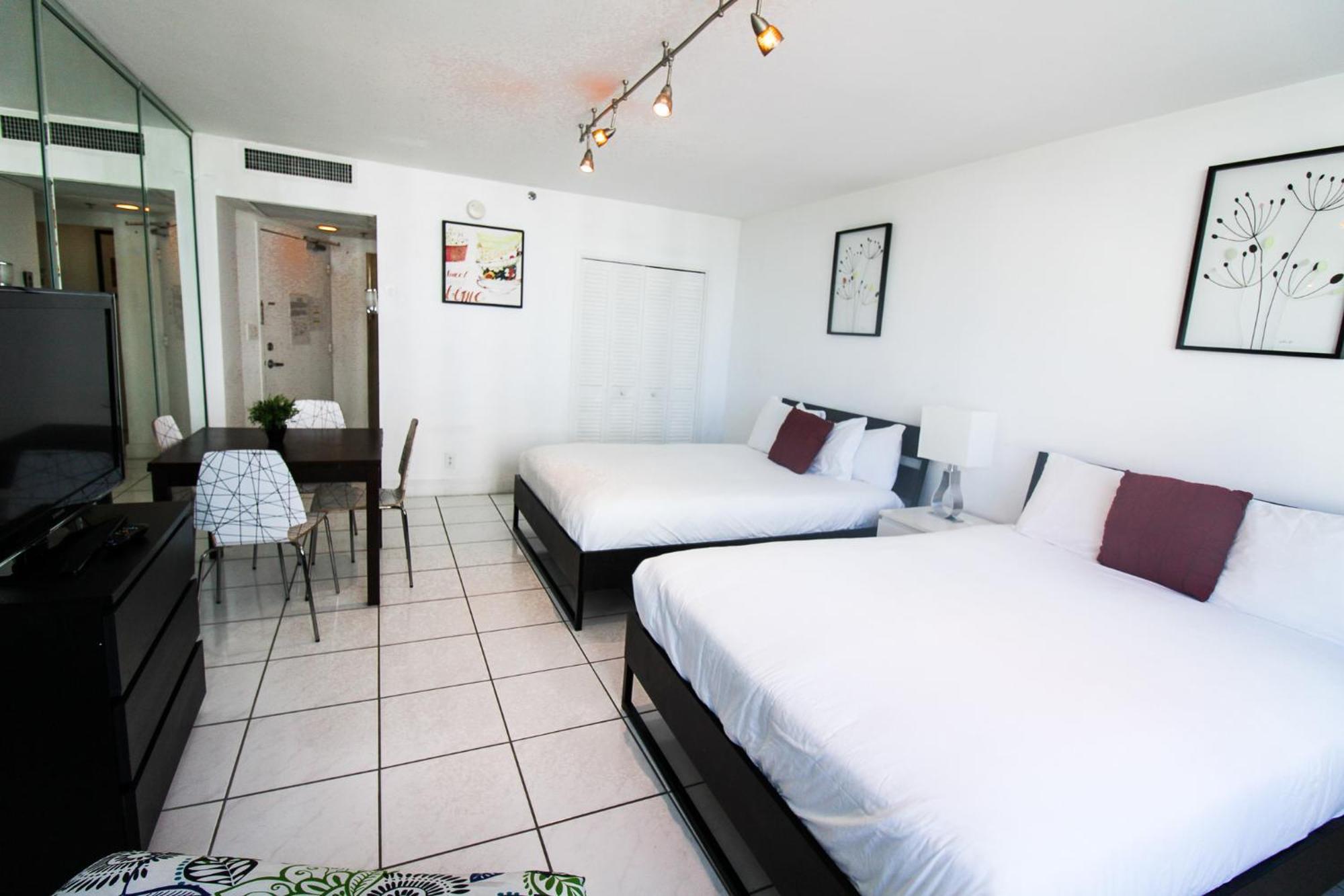 Castle 515 Bayview Direct Access, Pool, Tennis, Free Parking Holiday home