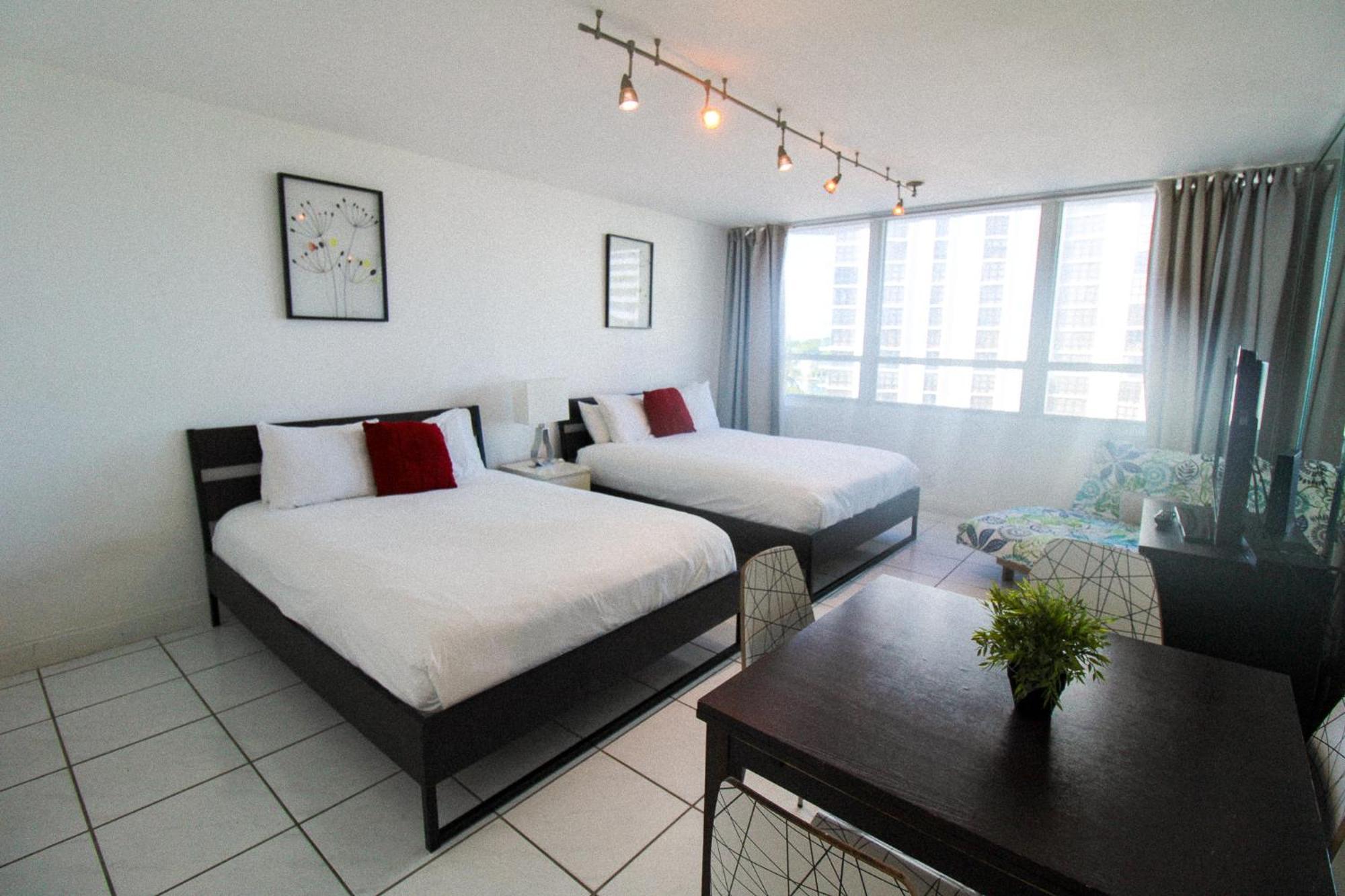 Castle 515 Bayview Direct Access, Pool, Tennis, Free Parking *