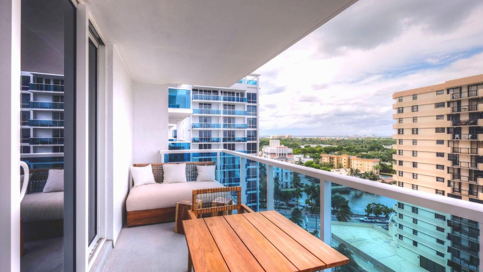 Apartment Oceanview Private At 1 & Homes -1211 Miami Beach