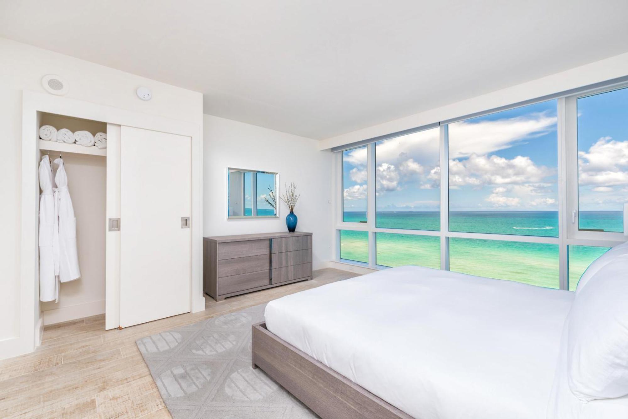 Apartment Oceanfront Private At 1 & Homes -1019 Miami Beach