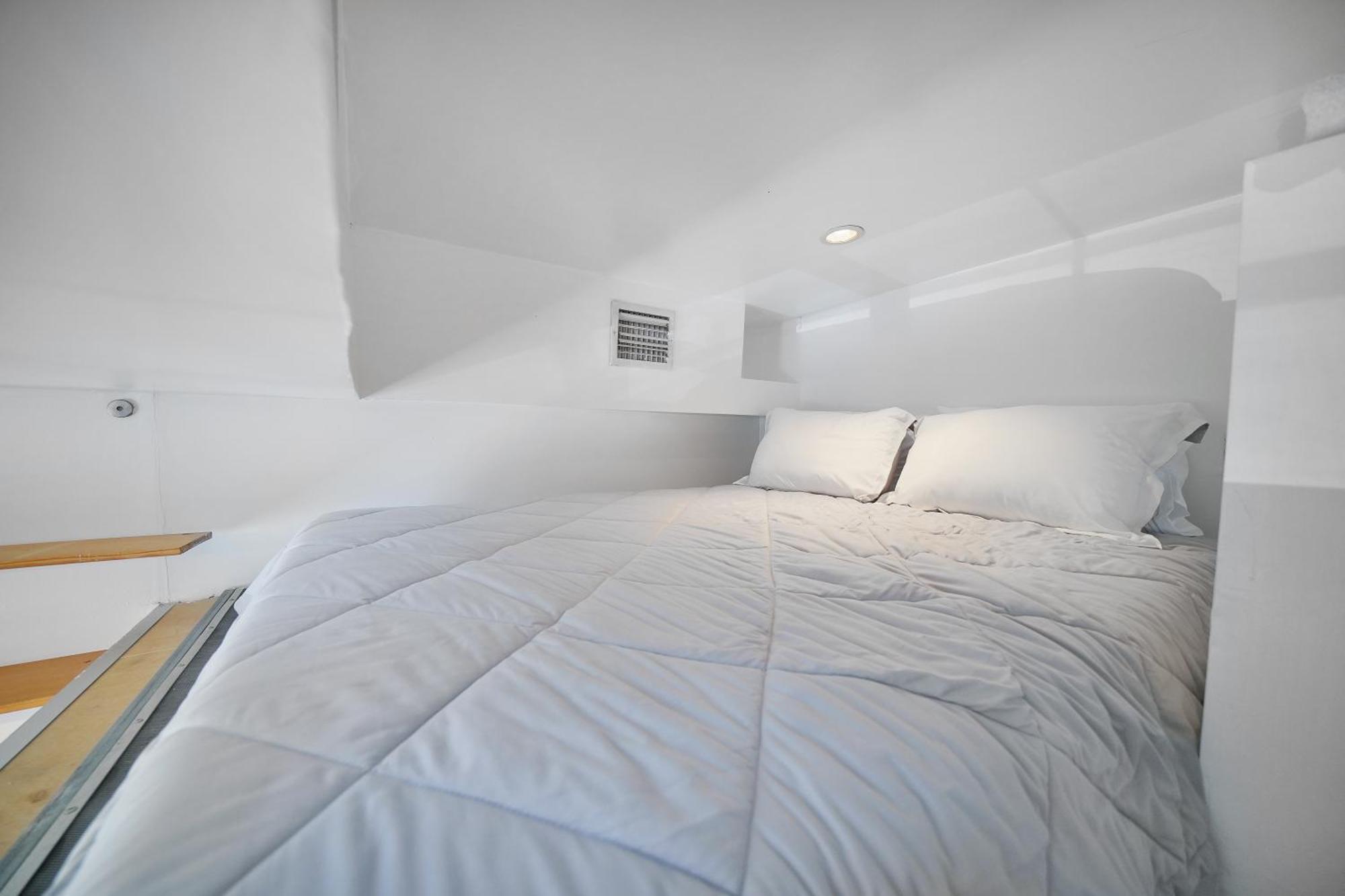 Big Beautiful South Loft Sleeps 8 Near Ocean * Miami Beach