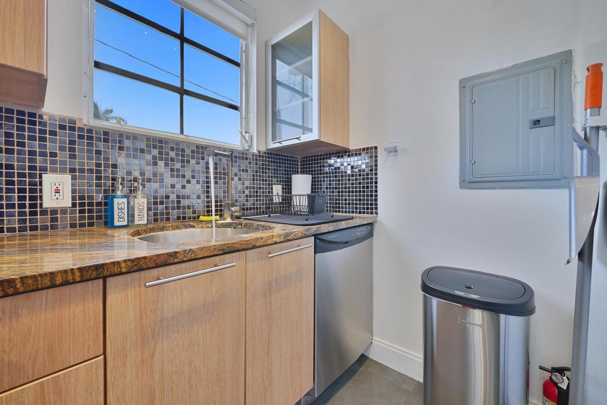 Big Beautiful South Loft Sleeps 8 Near Ocean