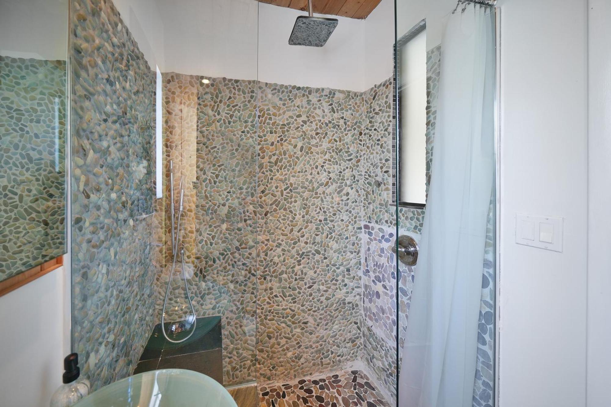 Big Beautiful South Loft Sleeps 8 Near Ocean Apartment *