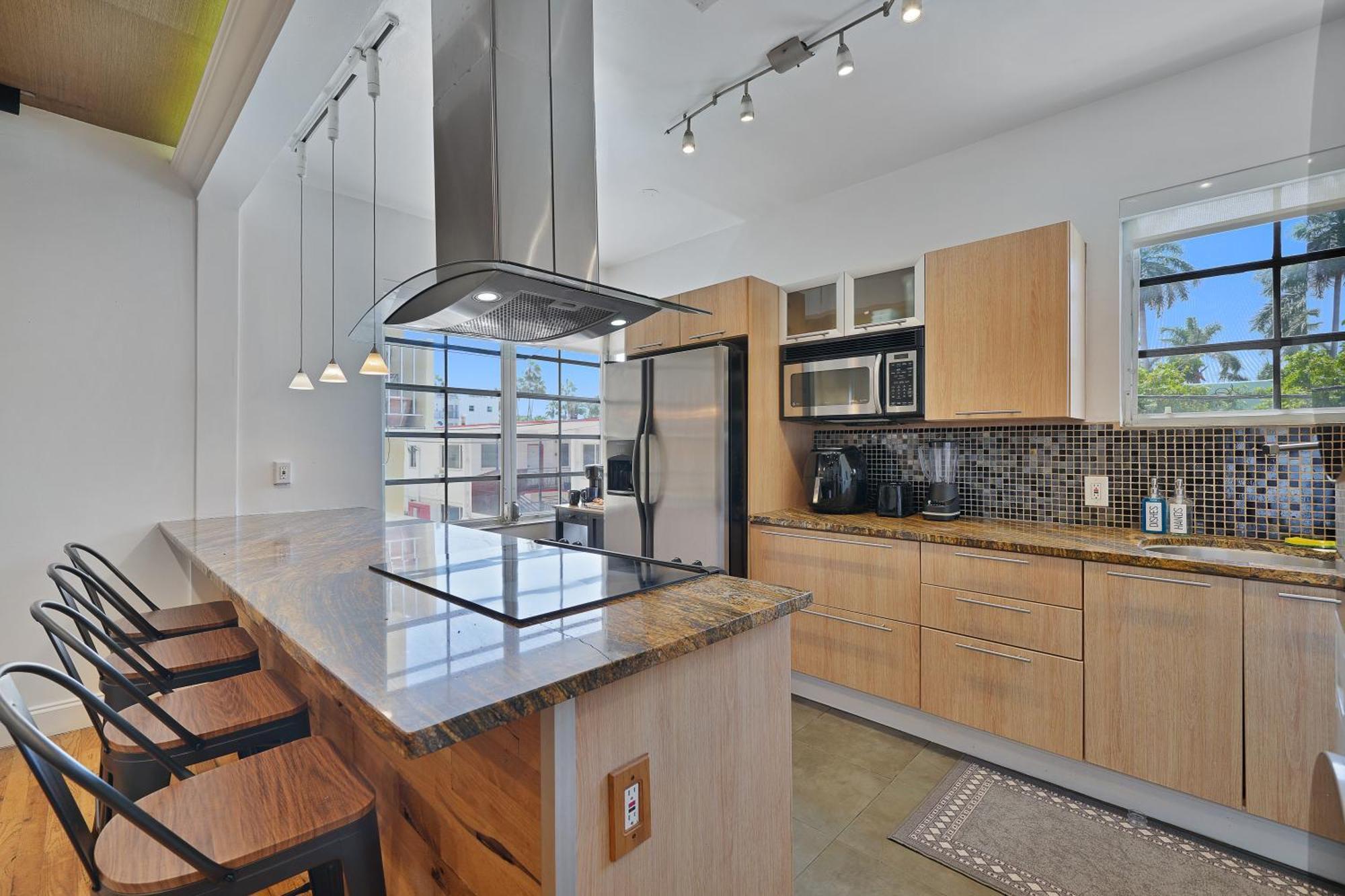 Apartment Big Beautiful South Loft Sleeps 8 Near Ocean *