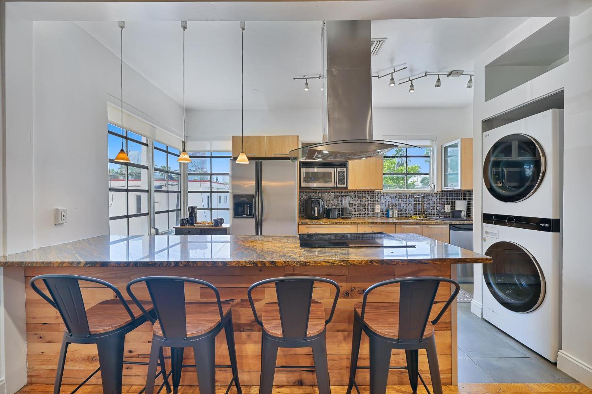 Big Beautiful South Loft Sleeps 8 Near Ocean