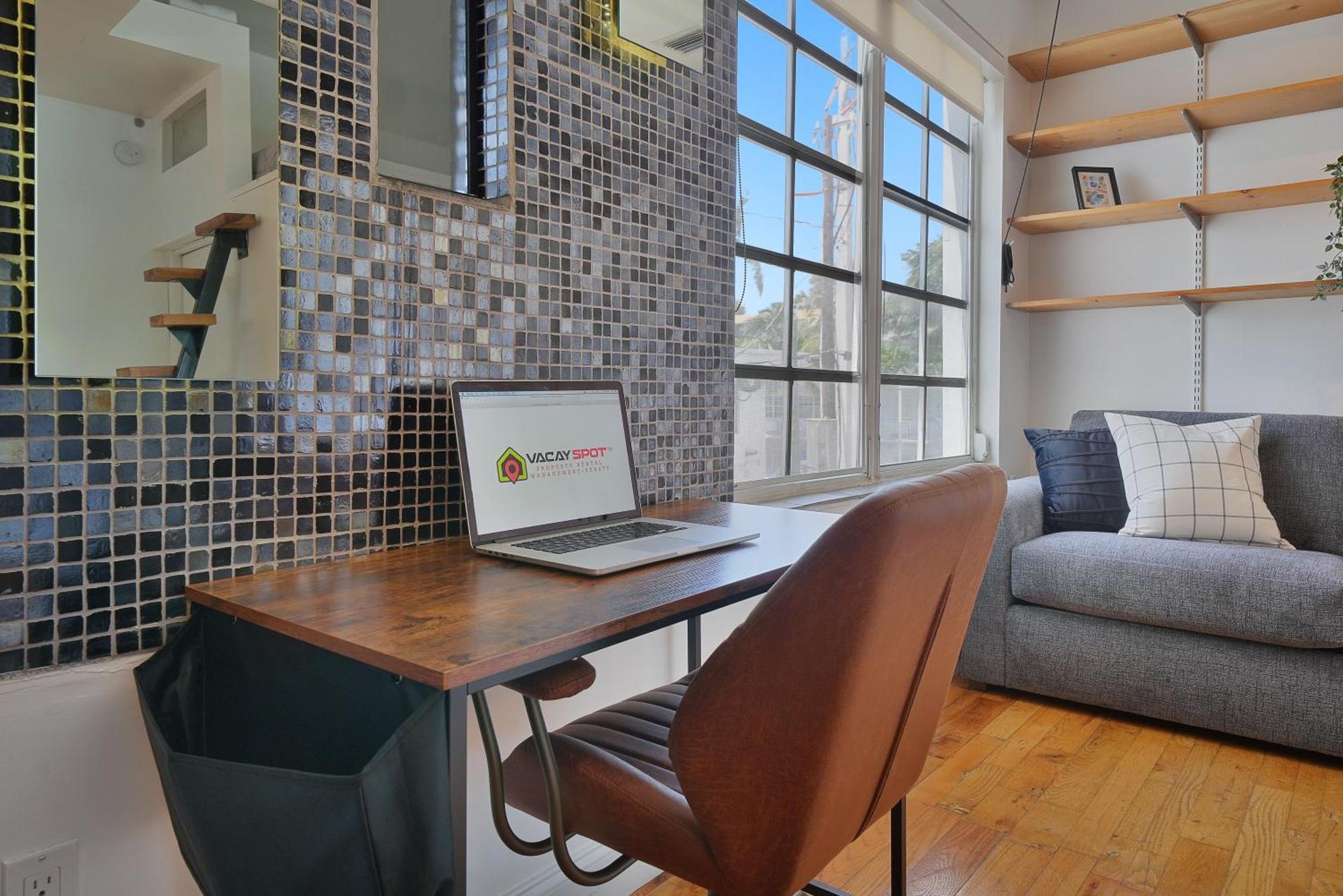 Big Beautiful South Loft Sleeps 8 Near Ocean *
