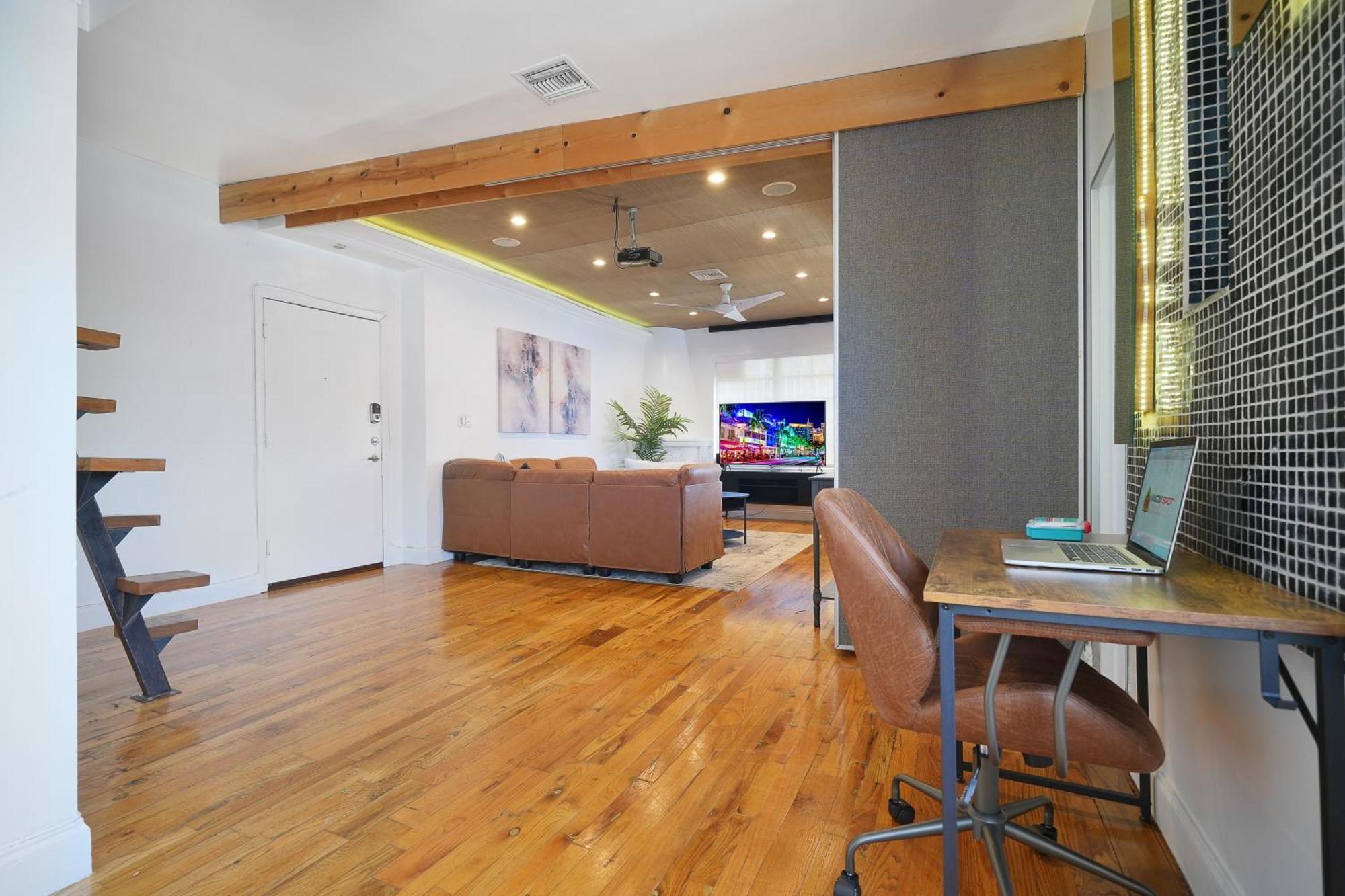 Apartment Big Beautiful South Loft Sleeps 8 Near Ocean