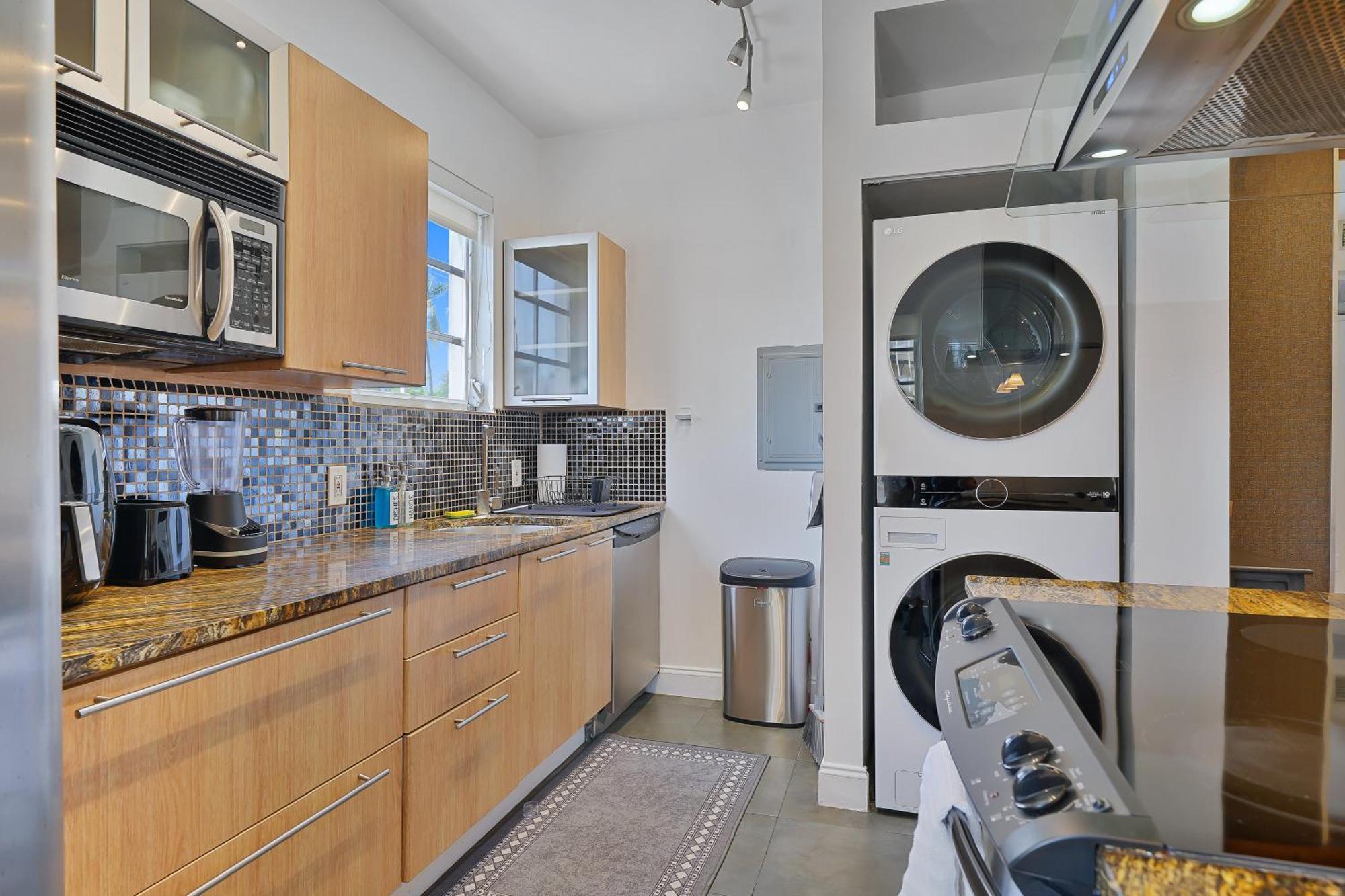Big Beautiful South Loft Sleeps 8 Near Ocean Apartment *