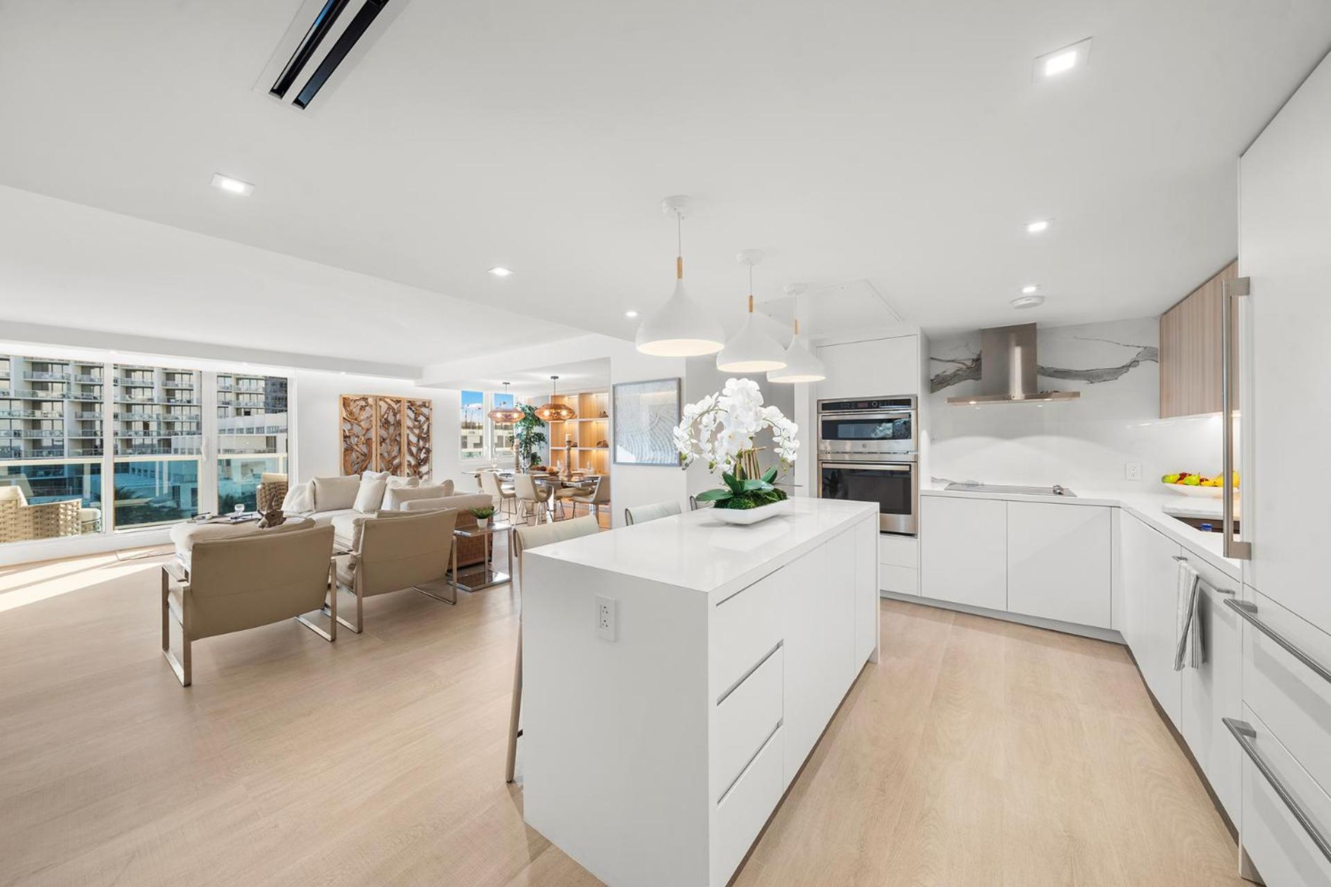 Apartment 3 Bedroom Den Private At Roney Palace -6078