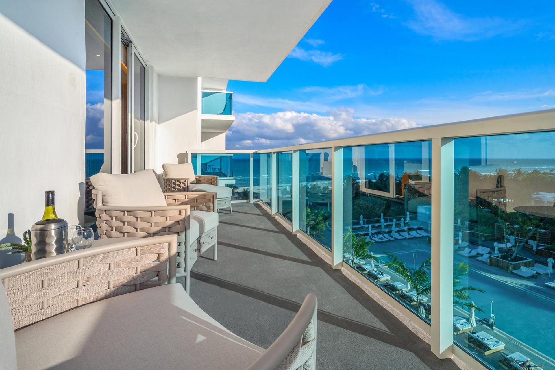 Apartment 3 Bedroom Den Private At Roney Palace -6078 *