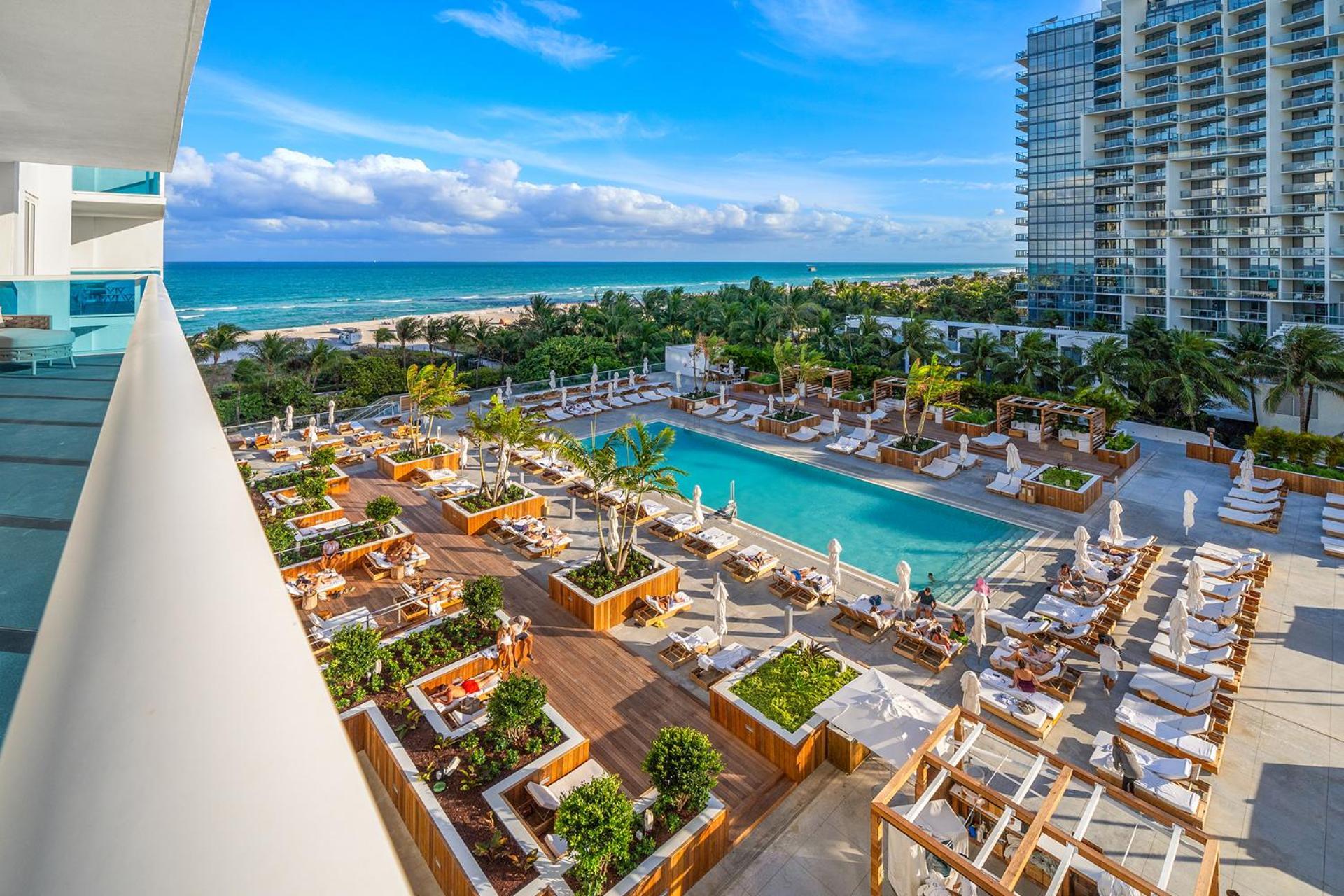 3 Bedroom Den Private At Roney Palace -6078