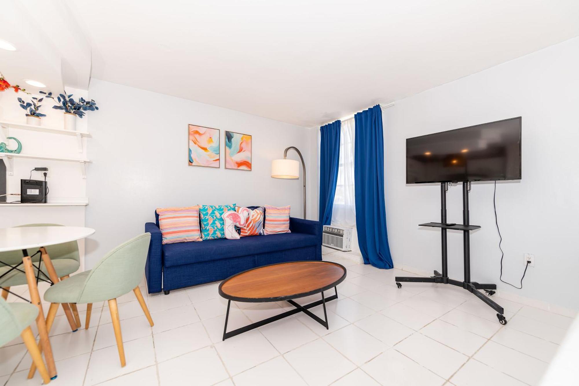 Art Deco Washingthon Apartment *
