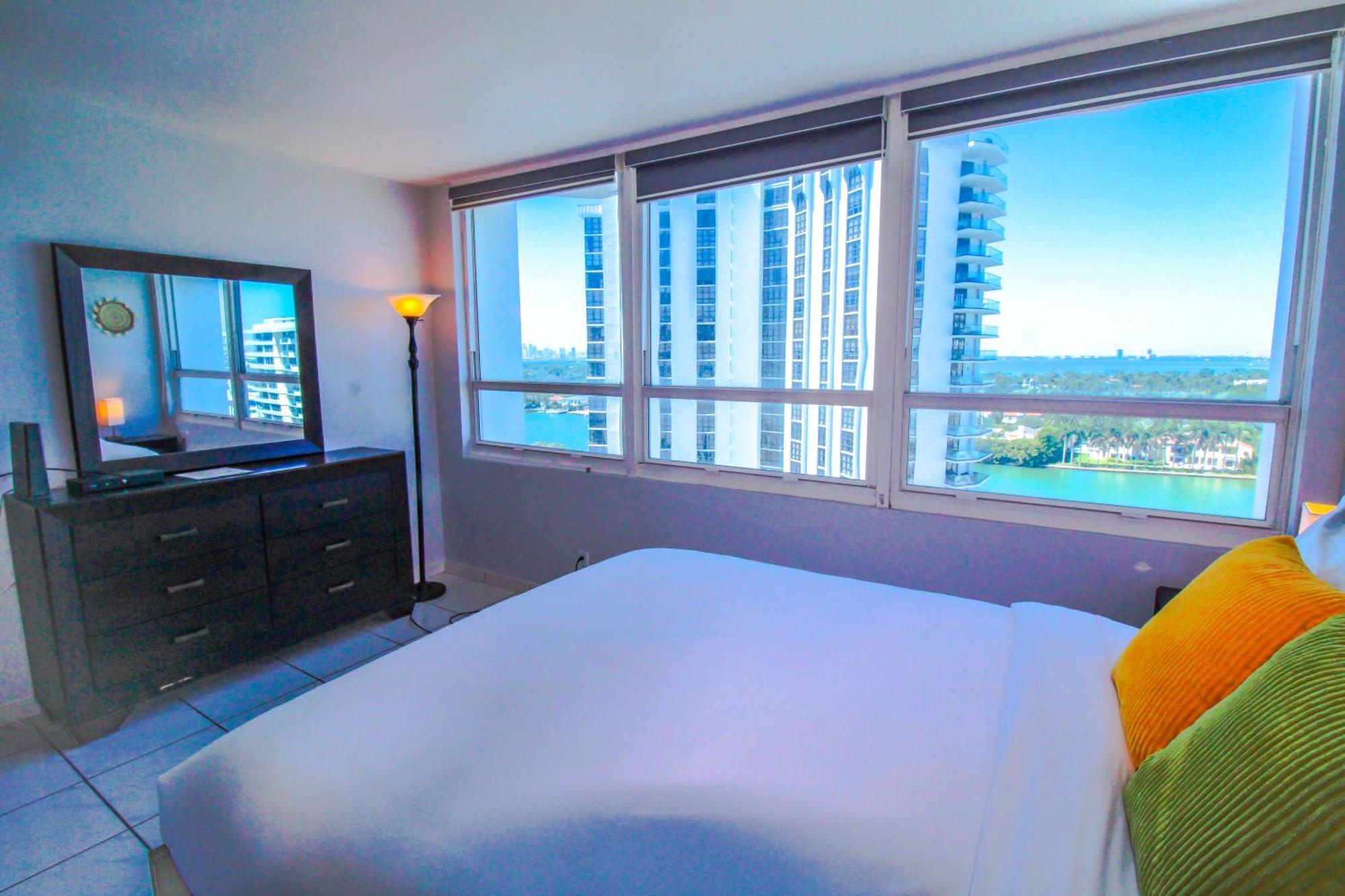 Holiday home Castle 1221 Large With Free Parking, Pool, Tennis, Access, Tiki Bar...