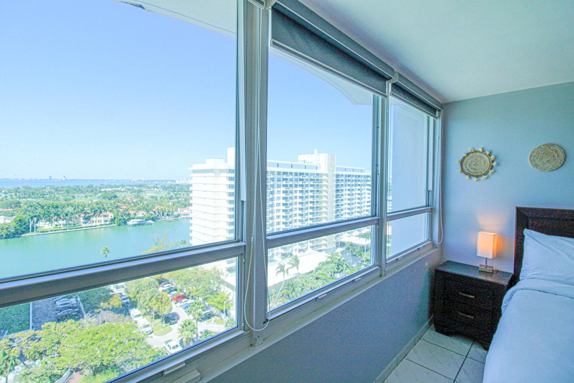 Holiday home Castle 1221 Large With Free Parking, Pool, Tennis, Access, Tiki Bar... *