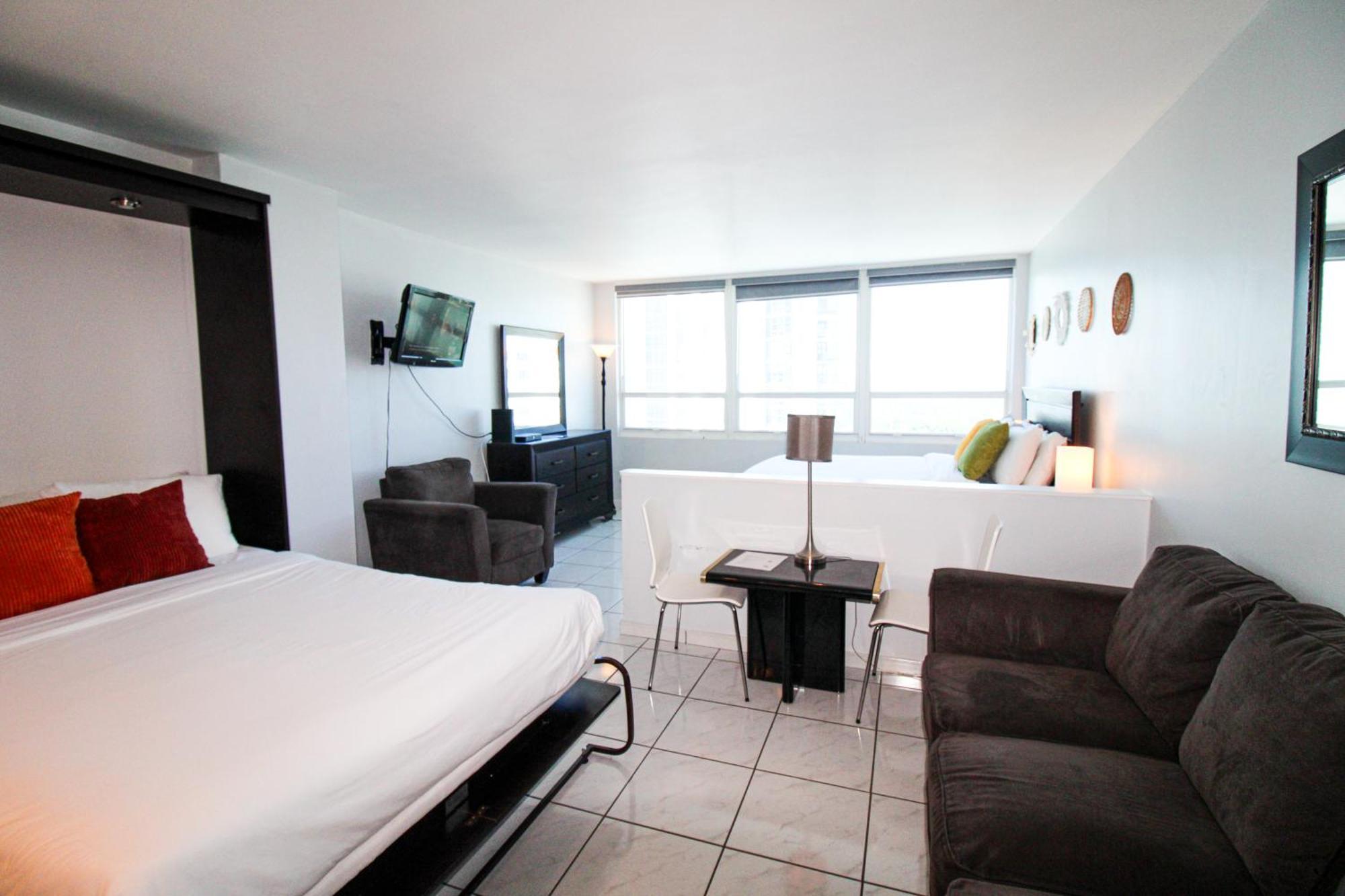 Castle 1221 Large With Free Parking, Pool, Tennis, Access, Tiki Bar... Miami Beach