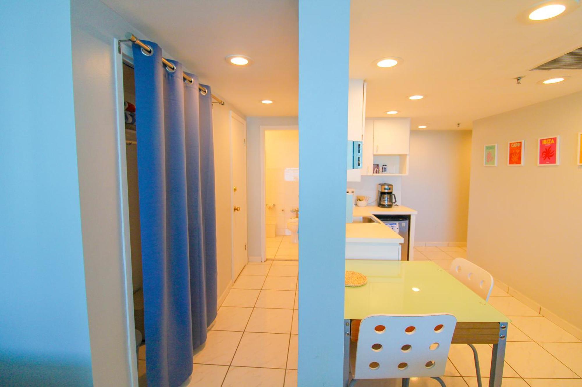 Castle 1221 Large With Free Parking, Pool, Tennis, Access, Tiki Bar...