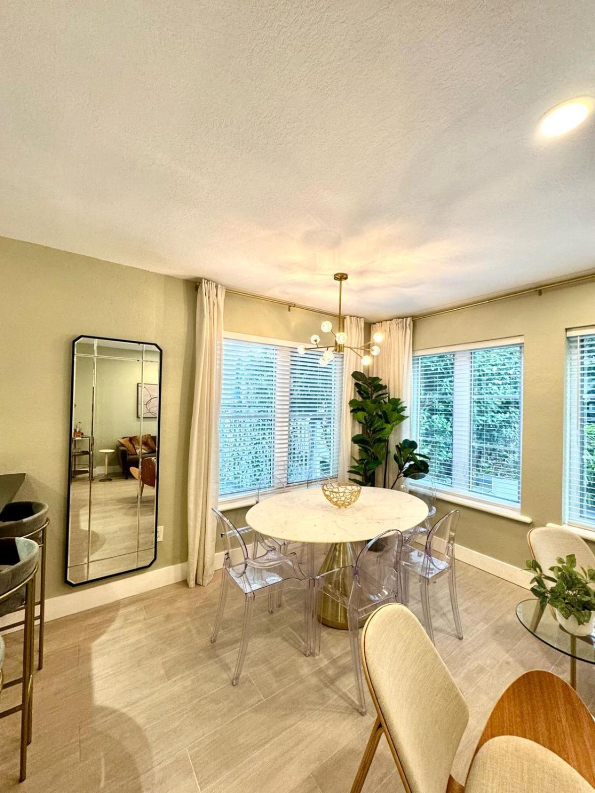 In Miamibeach Available For 1 To 6months *