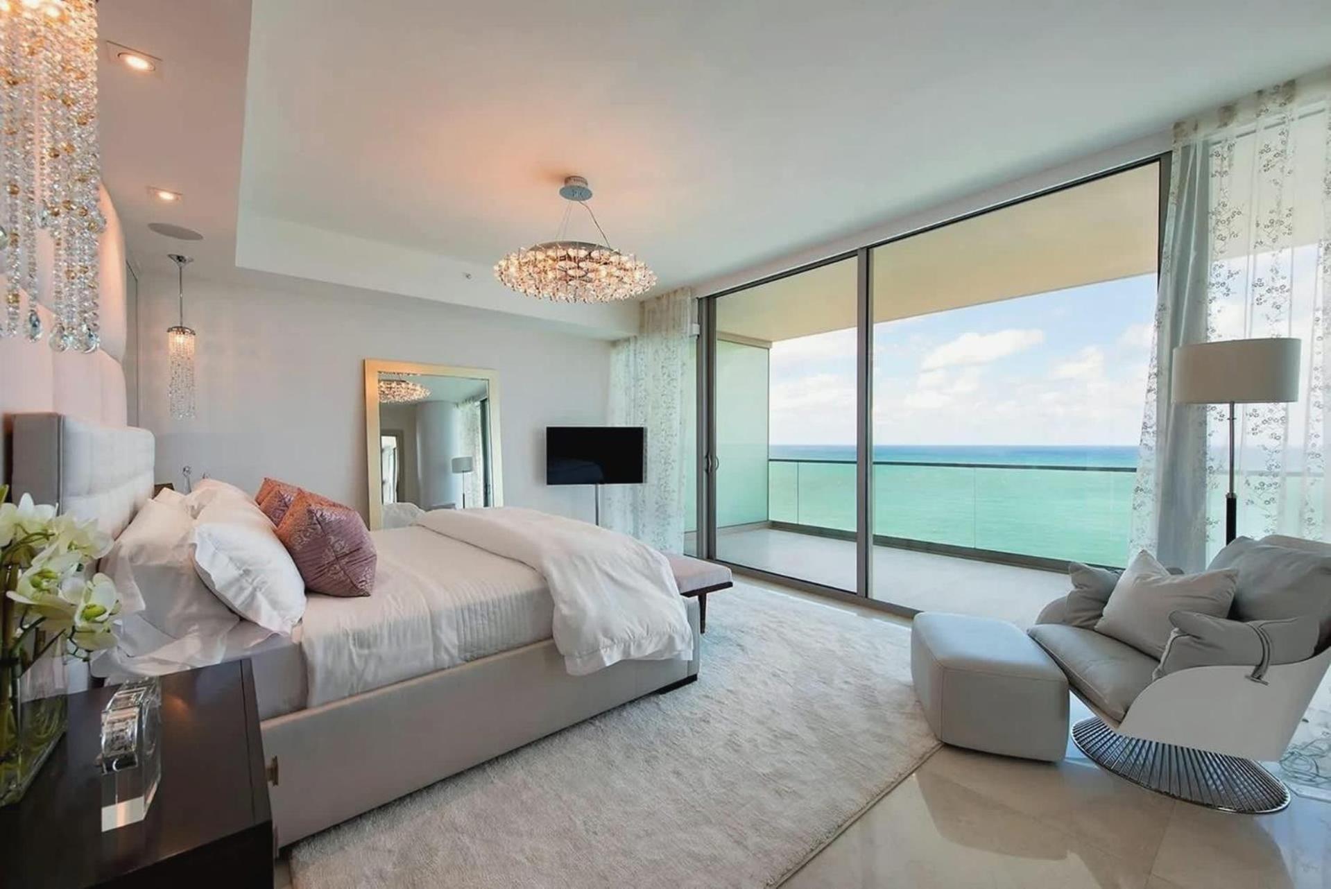 Luxurious 3 Bedroom 4 Bath Oceanfront * Miami Beach