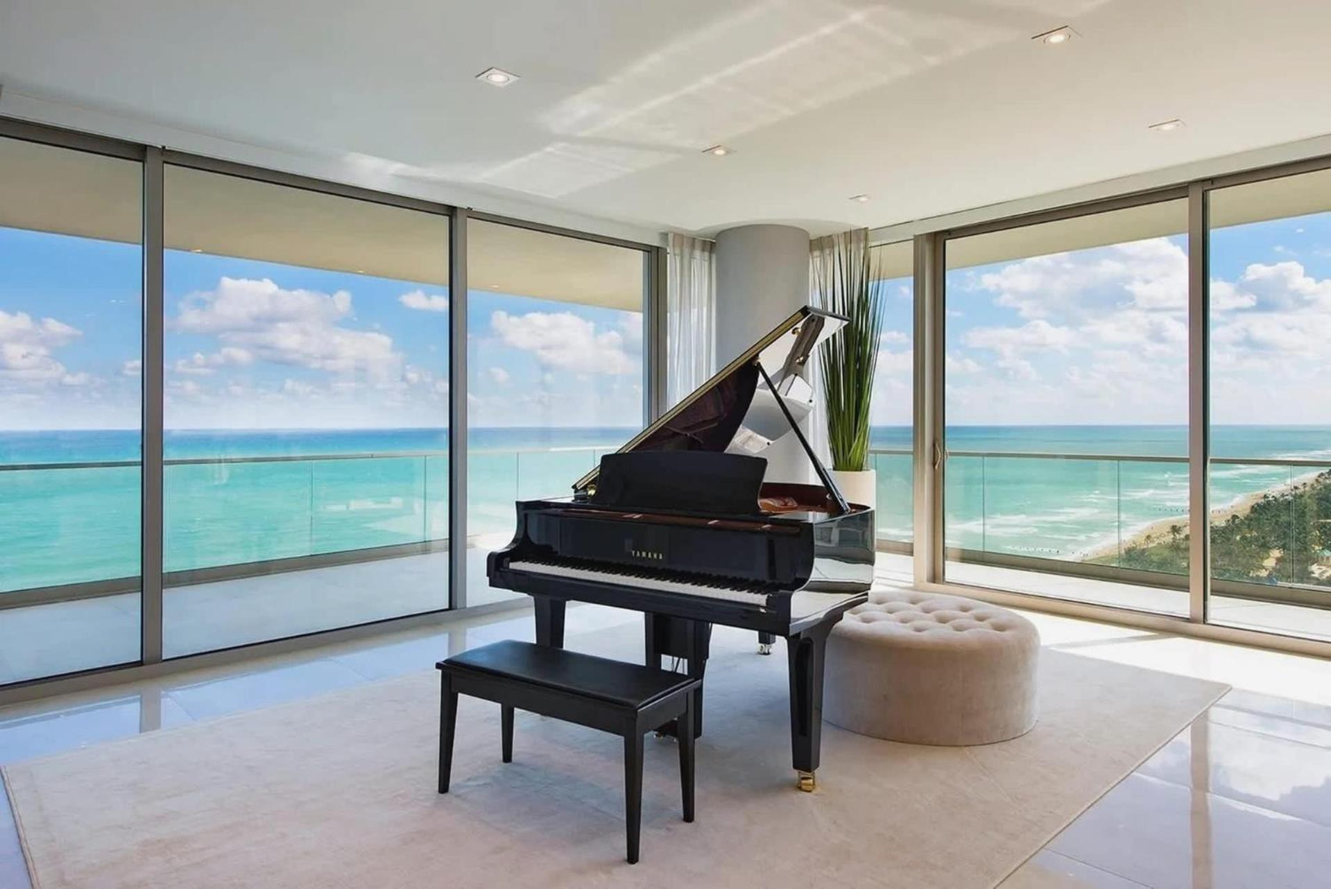 Luxurious 3 Bedroom 4 Bath Oceanfront Miami Beach